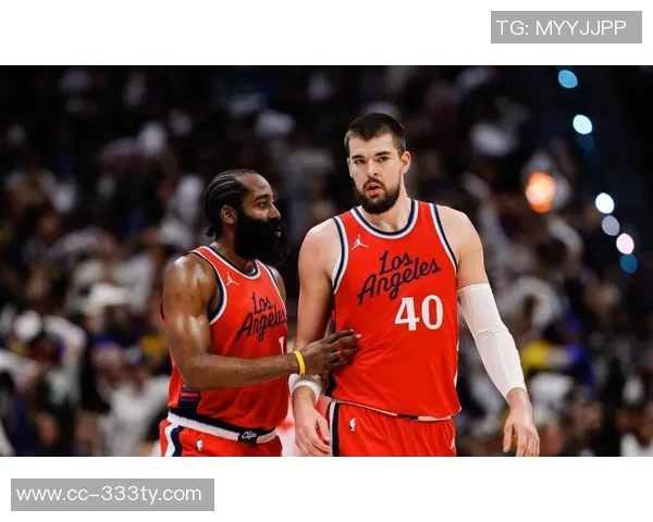 祖巴茨盛赞哈登为最佳大个子控卫哈登幽默回应引发网友热议